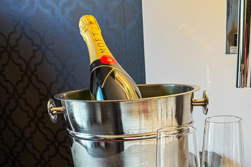 Guest House at Graceland Burning Love Package Champagne Guest House at Graceland Burning Love Package Champagne