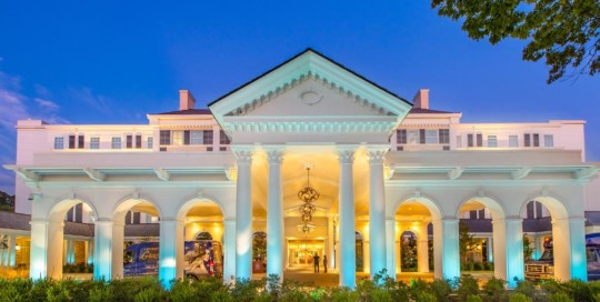 The Guest House at Graceland - Port Cochere